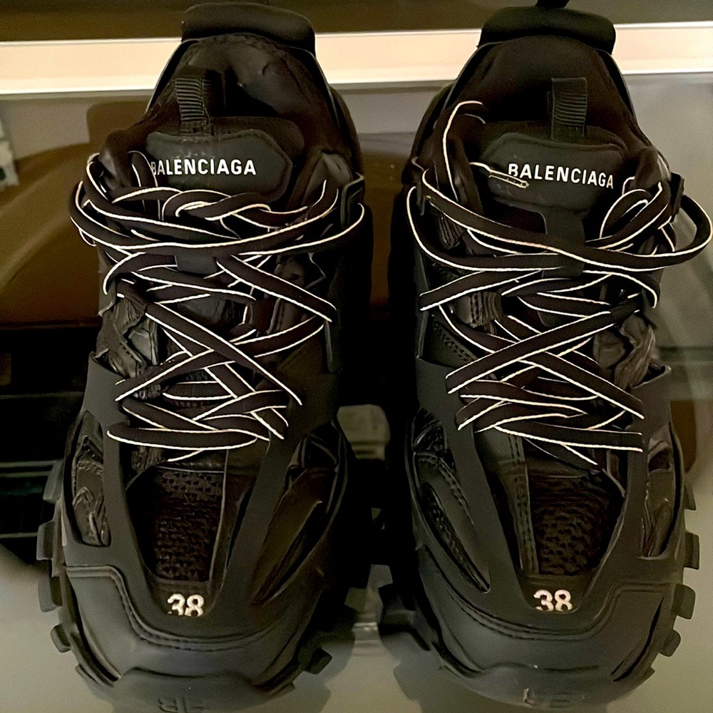 Get’em while it’s hot!:) comfortable Balenciaga track sneakers…